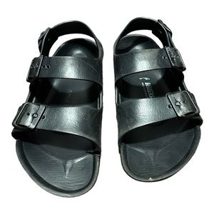 Youth Birkenstock Sandals Size 34 (3Y)